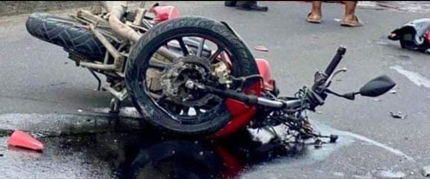 Conductora llega a un acuerdo económico con motociclista a quien impactó en San Salvador