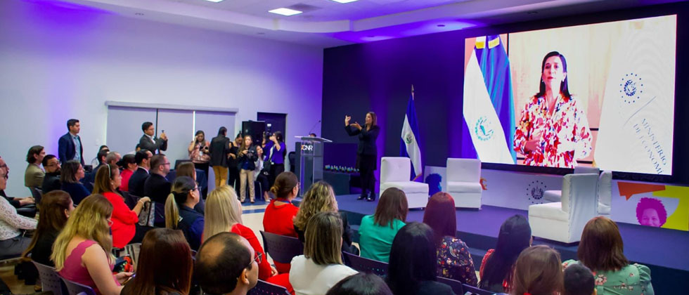 Promueven registro de la propiedad intelectual para el crecimiento empresarial de la mujer salvadoreña 