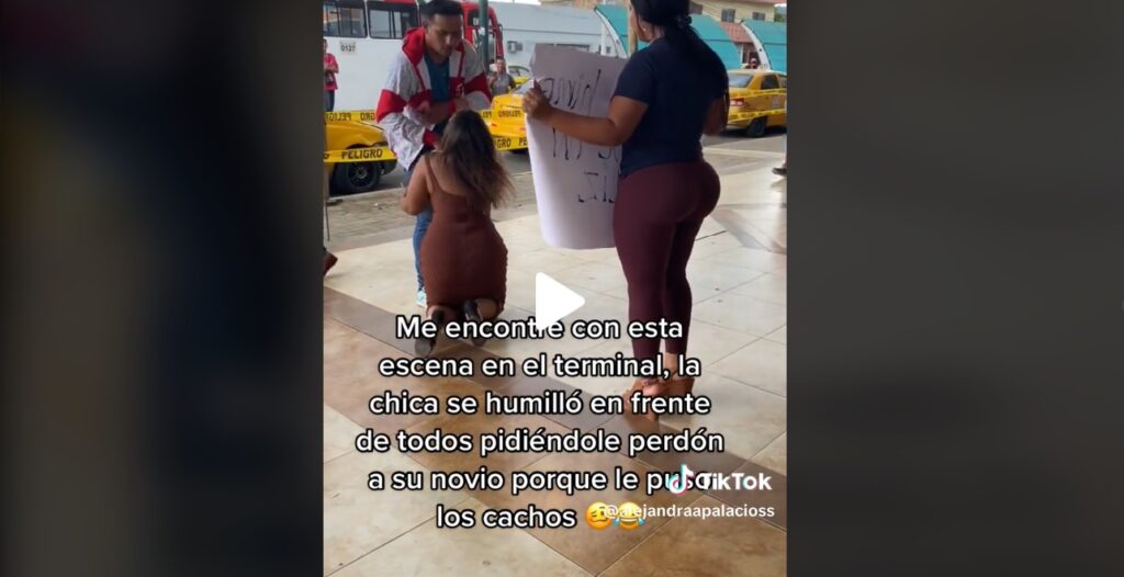 Mujer se humilla y pide perdón públicamente por haberse metido con su cuñado