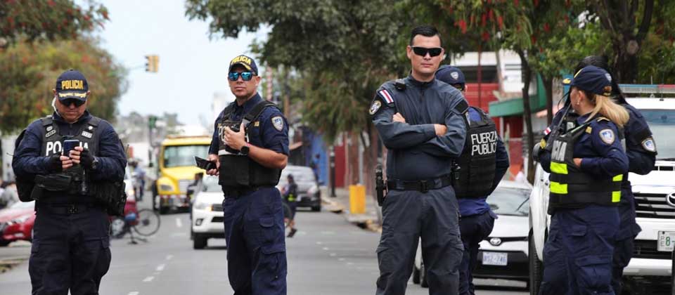 Costa Rica pide a sus policías dejar las manifestaciones