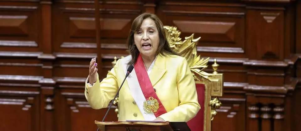 Presidenta de Perú alcanza el 77% de desaprobación