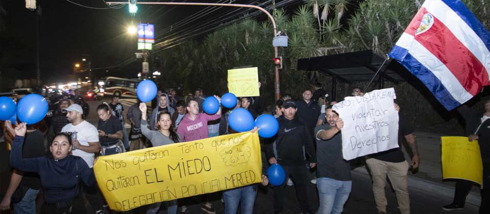 Policías protestan en Costa Rica tras reducción de días libres