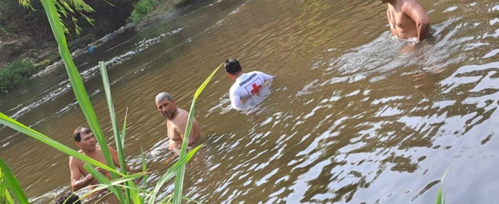 Recuperan los cuerpos de un hombre y un niño de 9 años ahogados en río de Quezaltepeque