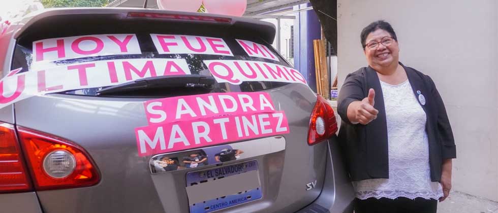 Diputada Sandra Martínez celebra su última quimioterapia