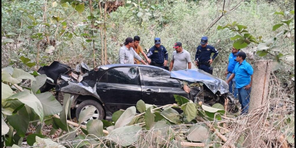 Conductor fallece tras perder el control y accidentarse esta mañana en San Miguel