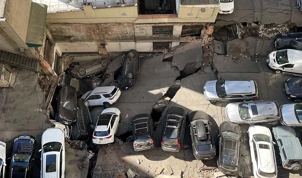 Estacionamiento de varios pisos colapsa y deja un muerto y varios heridos en Manhattan 