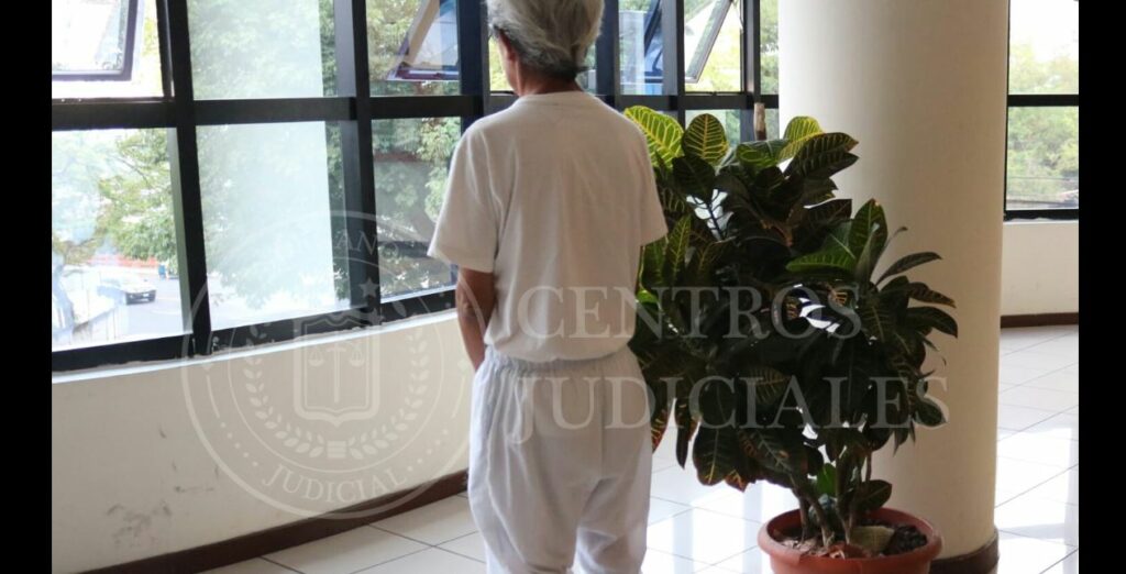 Adulto mayor enviaba videos de niños teniendo relaciones por medio de redes sociales