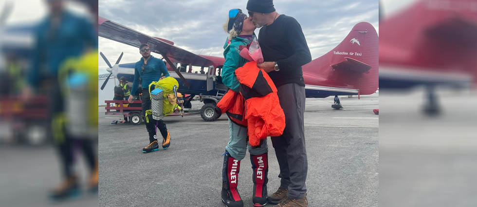 Confirman rescate de Alfa Karina Arrué tras varios días atrapada en una tormenta de nieve en Alaska