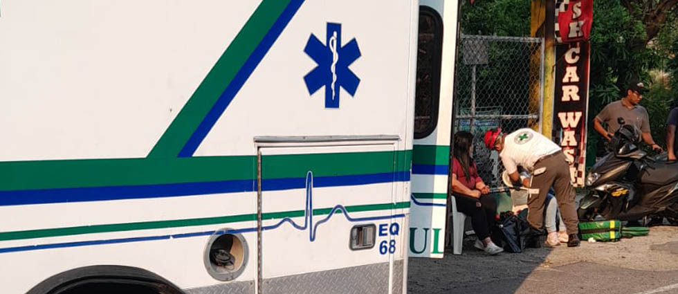 Dos mujeres resultan lesionadas tras accidente en motocicleta en Soyapango