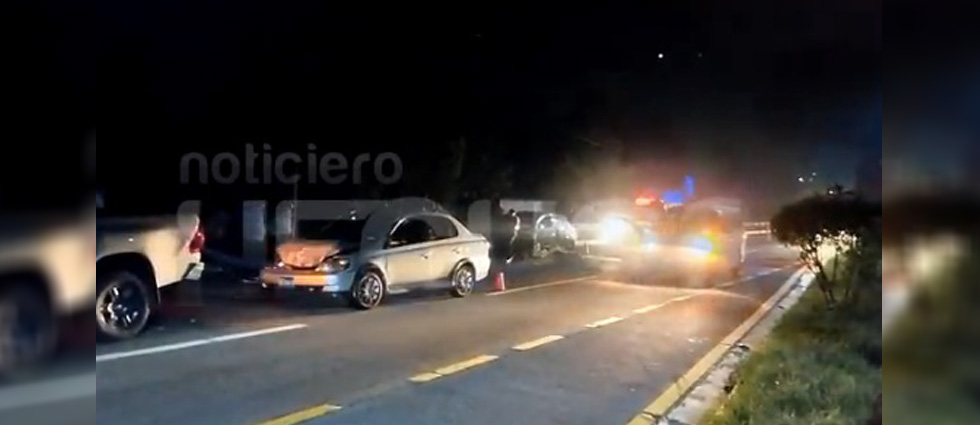 Múltiple choque deja a dos lesionados sobre la carretera Comalapa