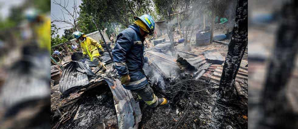 Incendio deja a vivienda en cenizas en San Salvador