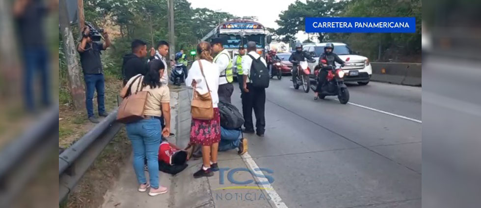 Hombre cae de autobús en marcha en Los Chorros