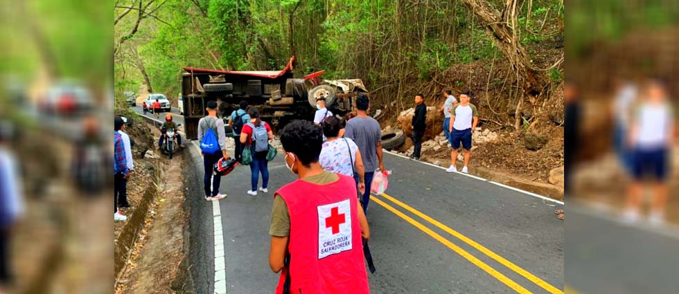 Reportan lesionados tras vuelco de camión en carretera que conduce de Sensuntepeque a Dolores