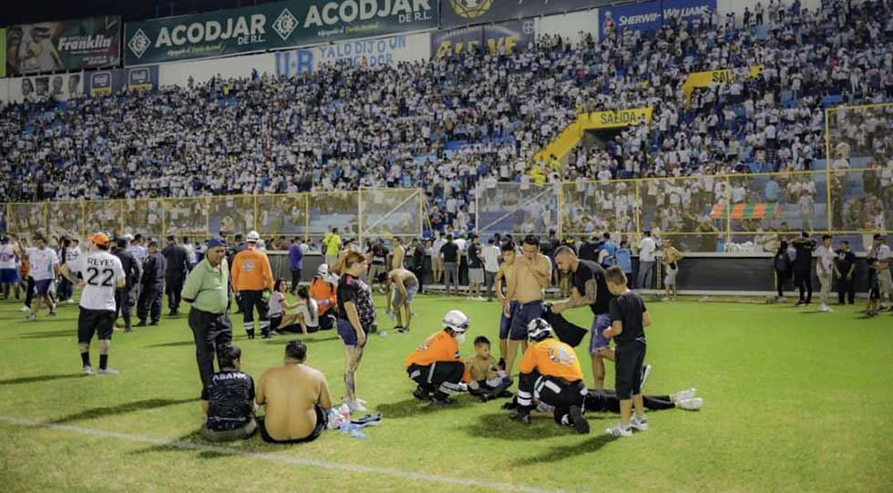 Aumentan a 12 los fallecidos tras estampida en el Estadio Cuscatlán