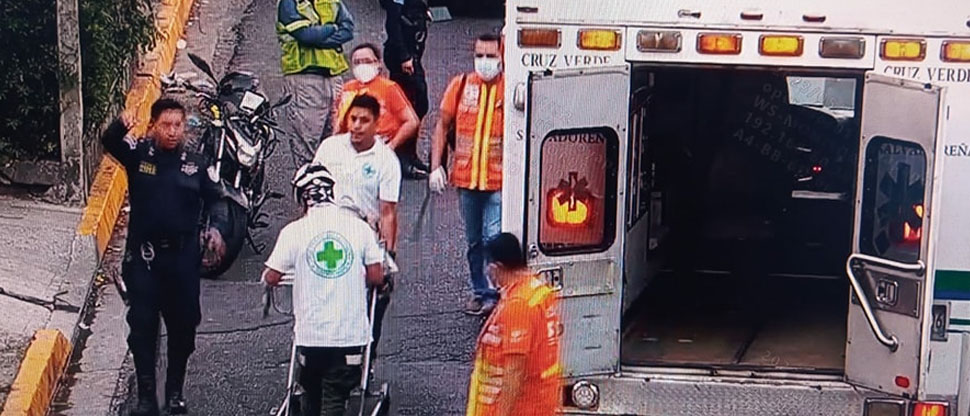 Adulto mayor sufre una lesión en el pie y el brazo tras ser atropellado en Soyapango