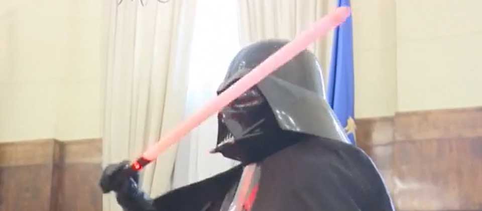En Chile, condenan a Darth Vader por cortar la mano a su hijo