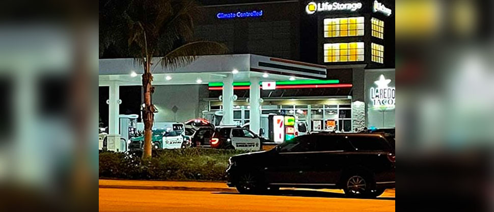 Un niño de 12 años y un adulto fallecieron en un tiroteo en gasolinera de Florida, Estados Unidos