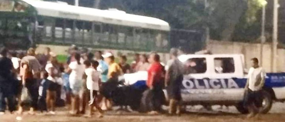 Motorista de bus con excursionistas se pasó de copas y los dejó varados en la Playa El Majahual