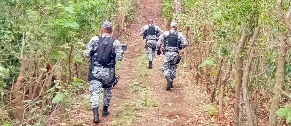 Policías patrullan zonas rurales en busca de terroristas que mantienen en zozobra a ciudadanos