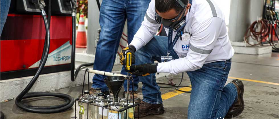 Realizan inspecciones en gasolineras para verificar baja en precios del combustible