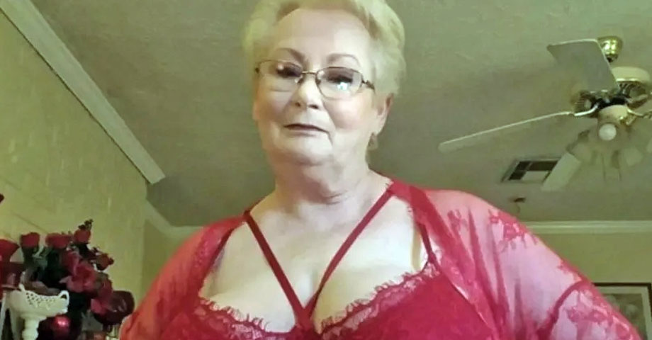 Mujer de 70 años abre OnlyFans para ayudar a su hijo discapacitado 