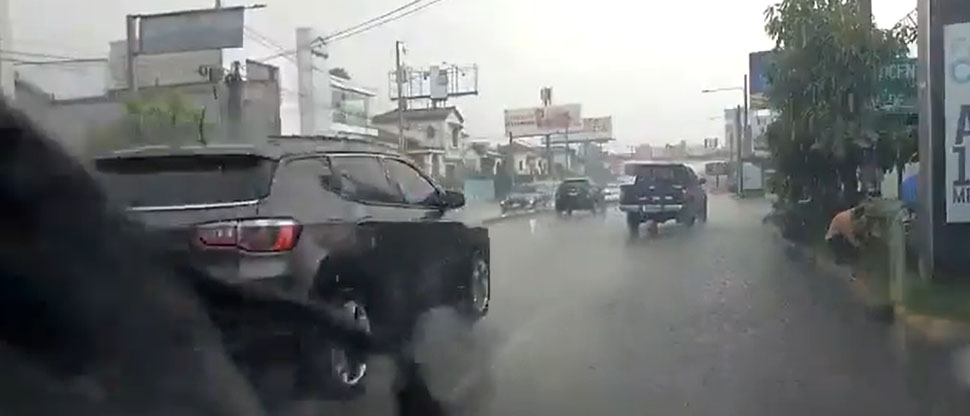 Tras varios días bajo un sofocante calor se registran lluvias en distintos puntos de la capital