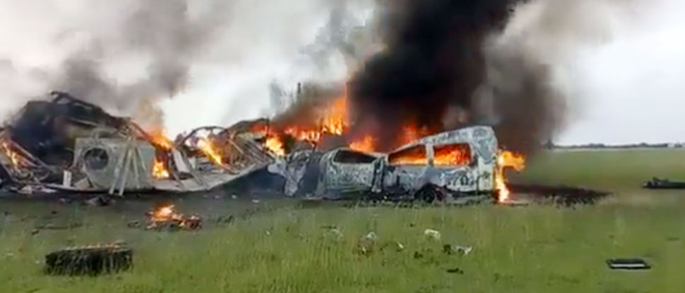 VIDEO: Fatal accidente entre un tráiler y microbús deja al menos 27 muertos en México