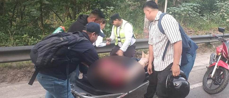 Bus de la ruta 184 golpea a motociclista y lo deja tendido en la carretera a Los Chorros