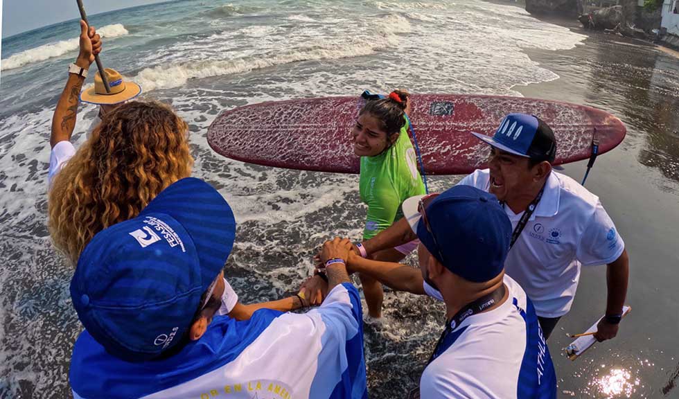 La salvadoreña Sindy Portillo triunfa en su debut en el ISA World Longboard Championship 