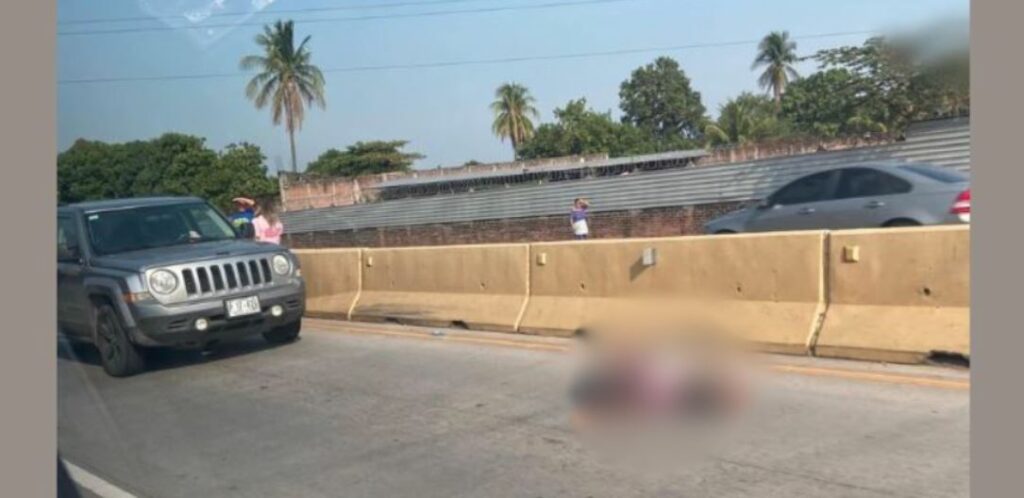 Conductor atropella a una señora de la tercera edad esta tarde en carretera a Acajutla