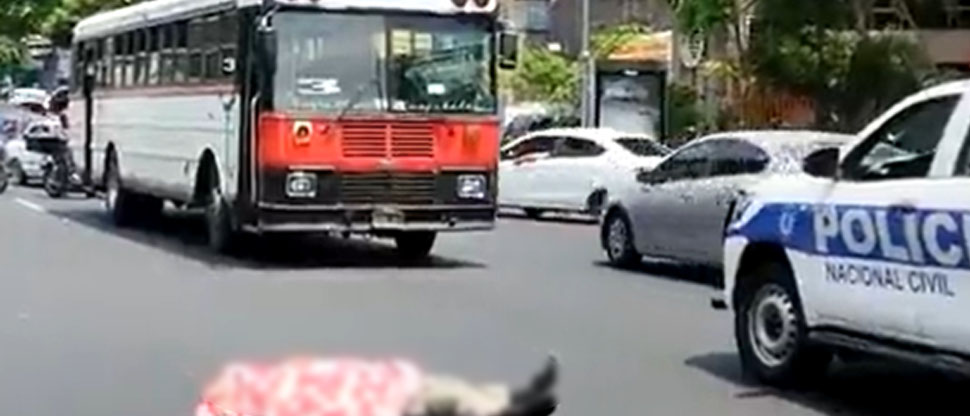 Adulto mayor muere atropellado por autobús de la ruta 3 en San Salvador