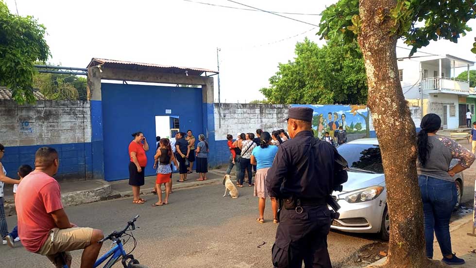 Policías continúan garantizando la seguridad en escuelas de todo el país  