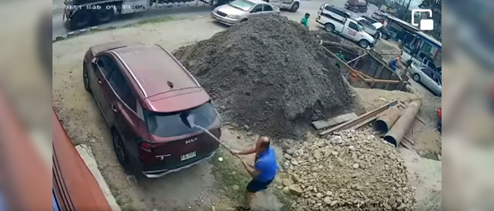 Sujeto quiebra los vidrios de un vehículo porque lo estacionaron frente al portón de su casa