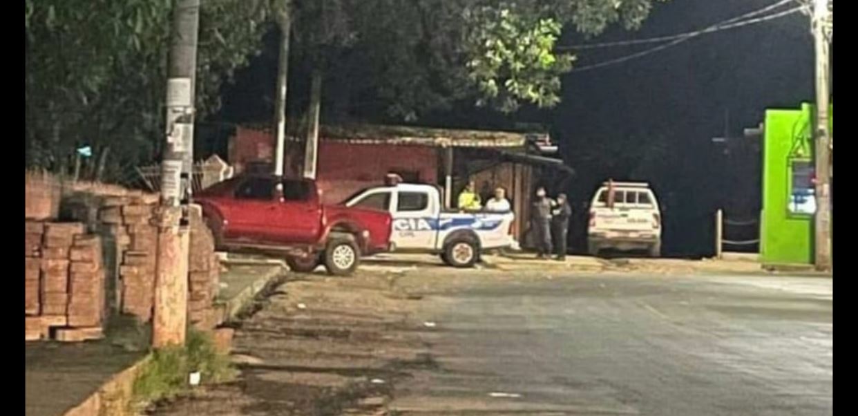 Conductor ebrio pierde el control y choca contra un cementerio