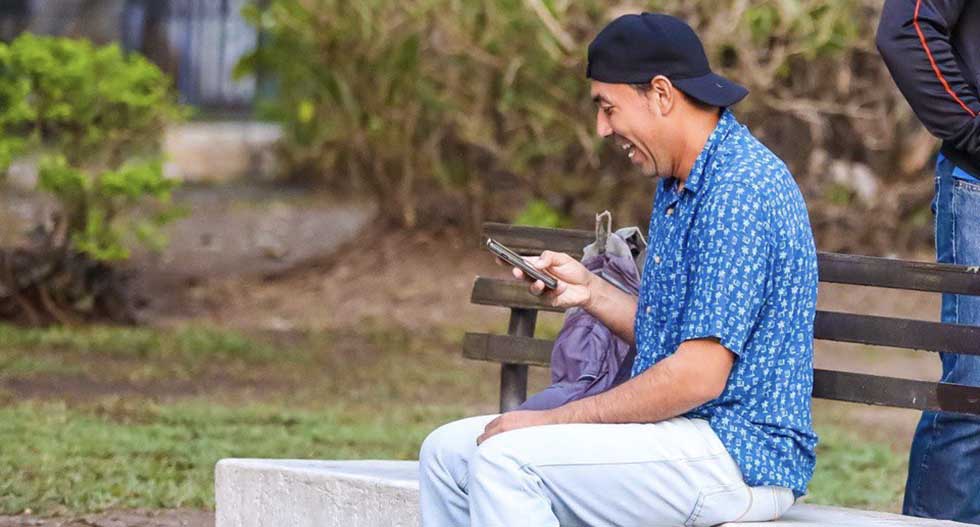 Gobierno instala internet Starlink en parque San Martín de Santa Tecla