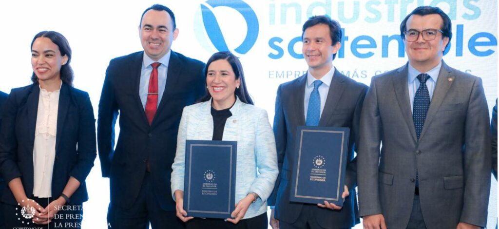 Gobierno suscribe primer Acuerdo Voluntario de Producción Limpia para proteger el Medio Ambiente