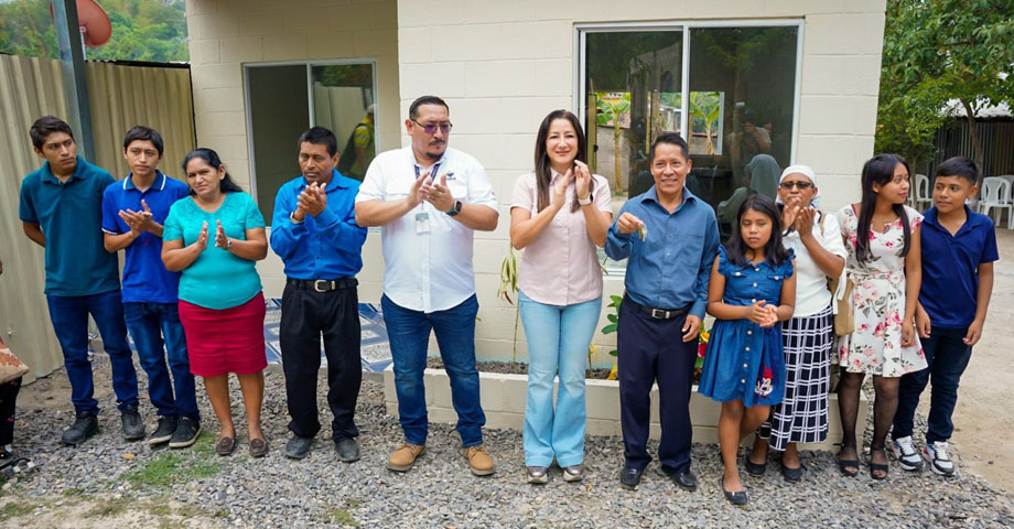 Entregan viviendas a familias de Cuscatlán y San Vicente  