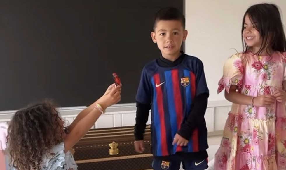 Hijo de Cristiano Ronaldo sorprende vistiendo la camiseta del Barça