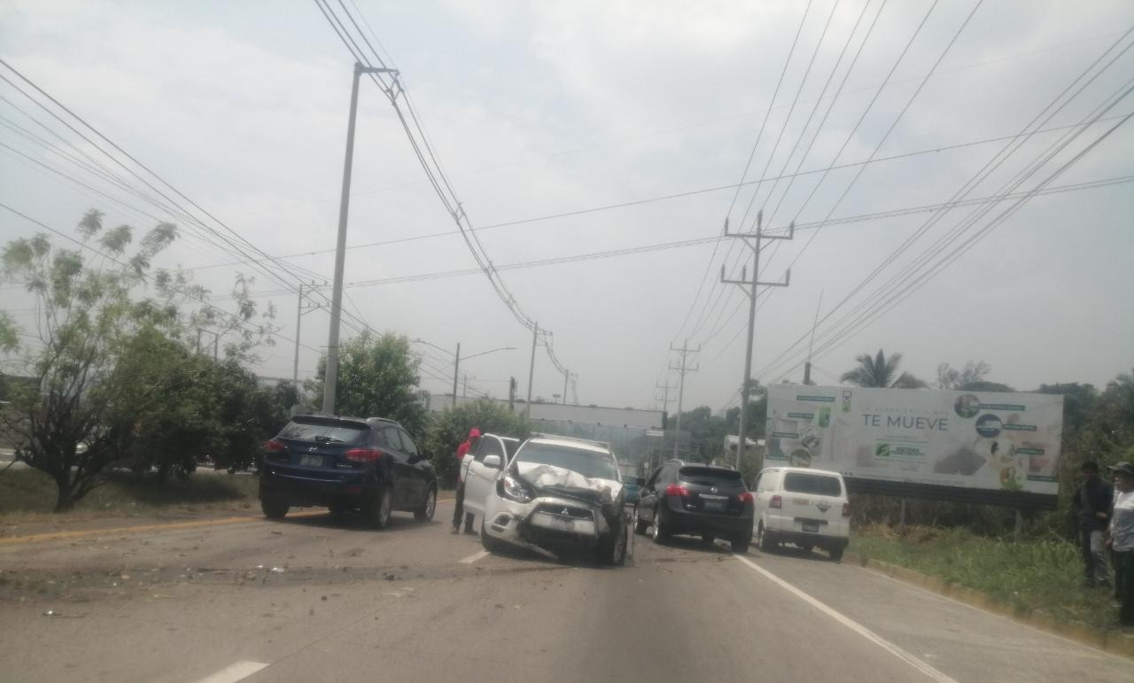 Reportan fuerte choque en carretera a Comalapa – El Blog