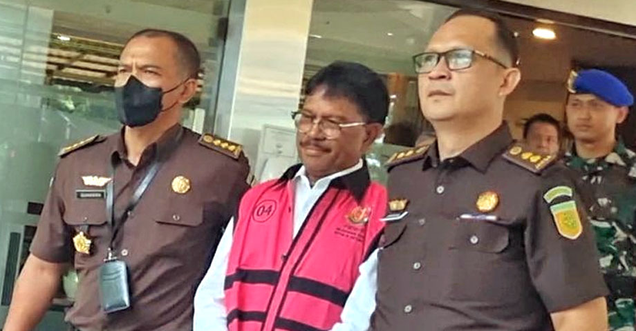 Indonesia; Detienen a su ministro de Tecnología de la Información acusado de corrupción