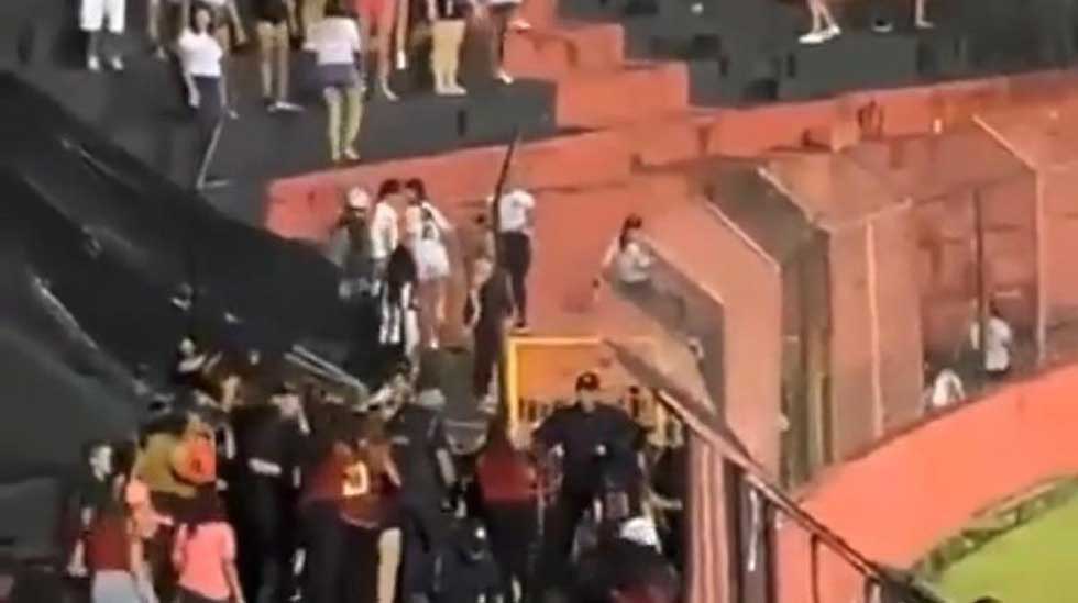 Para evitar disturbios, se dispuso que los hombres no podían acceder a un partido en Brasil, solo mujeres, pero ellas pelearon igual