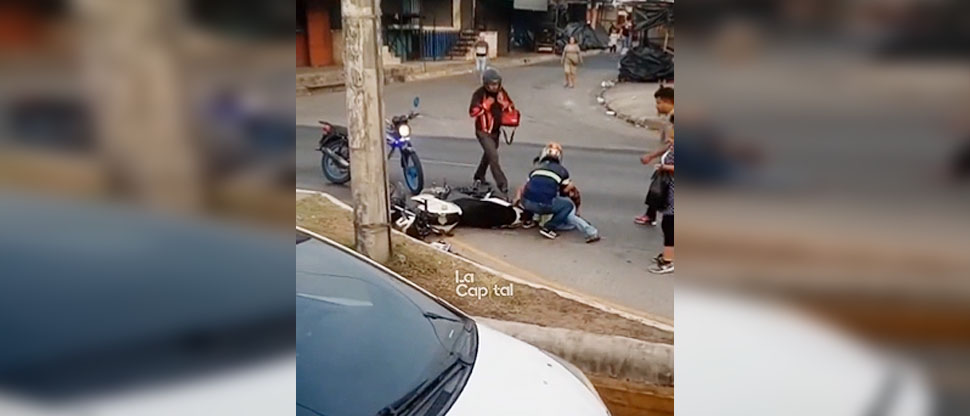 Motociclista atropella a mujer que intentaba cruzar la carretera en Apopa