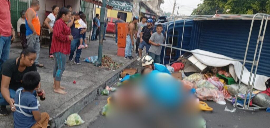 Varios lesionados deja aparatoso accidente vial esta mañana en Santa Ana