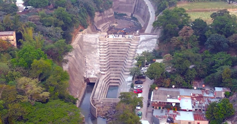 Entregan obras de mitigación de riesgos en la Laguna de Laminación en San Salvador 
