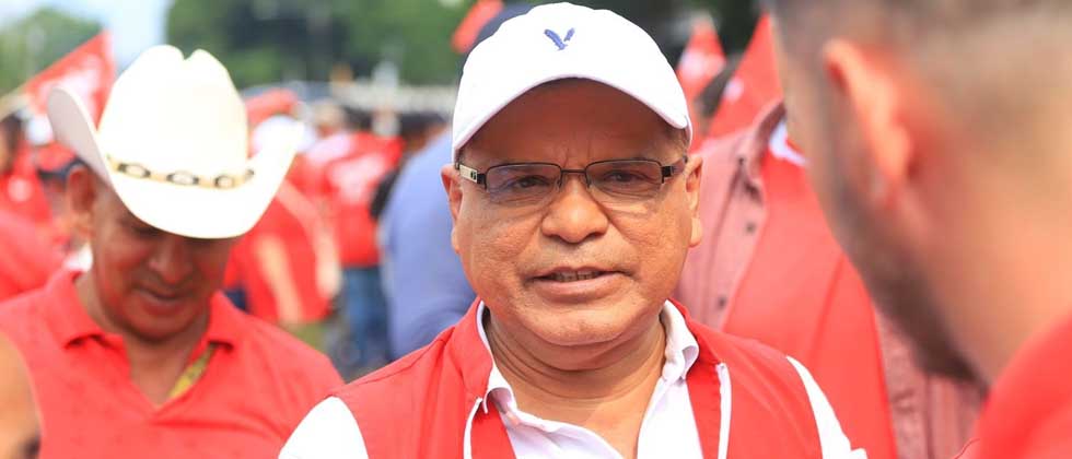 Óscar Ortíz encabeza marcha contra el gobierno