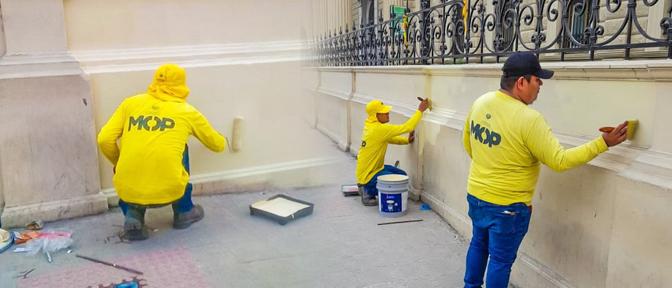 Personal del MOP en coordinación con el Ministerio de Cultura realizan tareas de limpieza en Palacio Nacional  