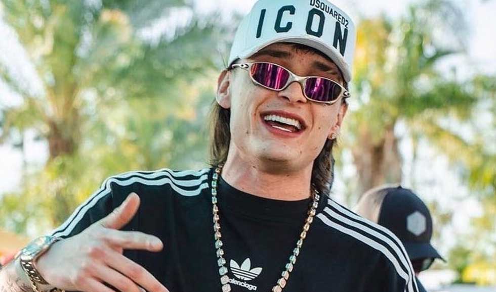 Reclaman a Peso Pluma por no dar los créditos por canción ‘Ella Baila Sola’ 