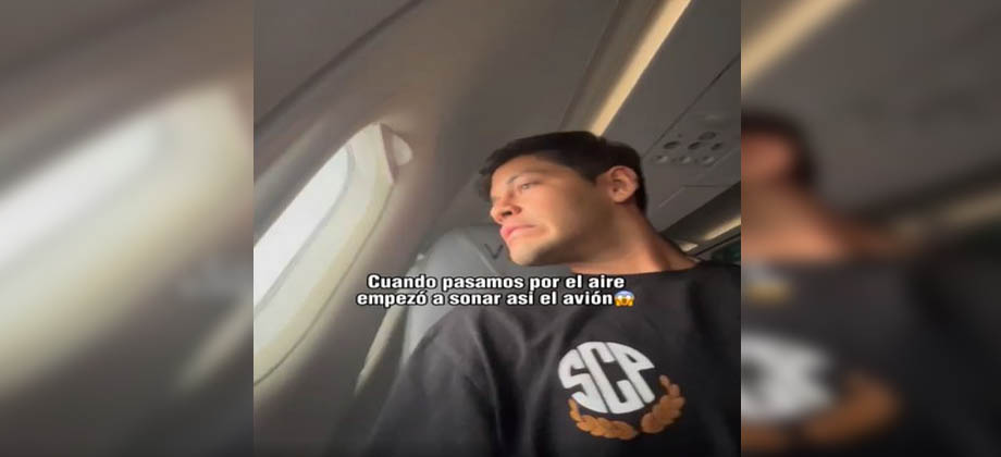 Joven se graba en un avión que volaba cerca del Popocatépetl en México