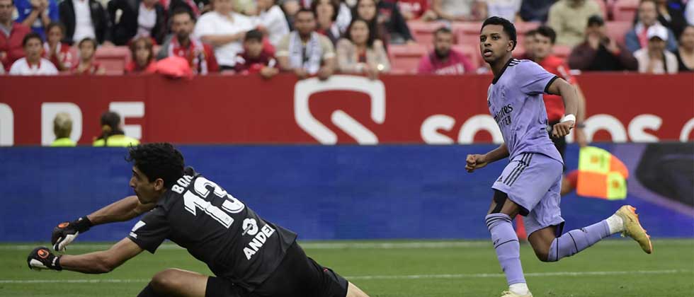 El Real Madrid vence al Sevilla gracias al doblete de Rodrygo