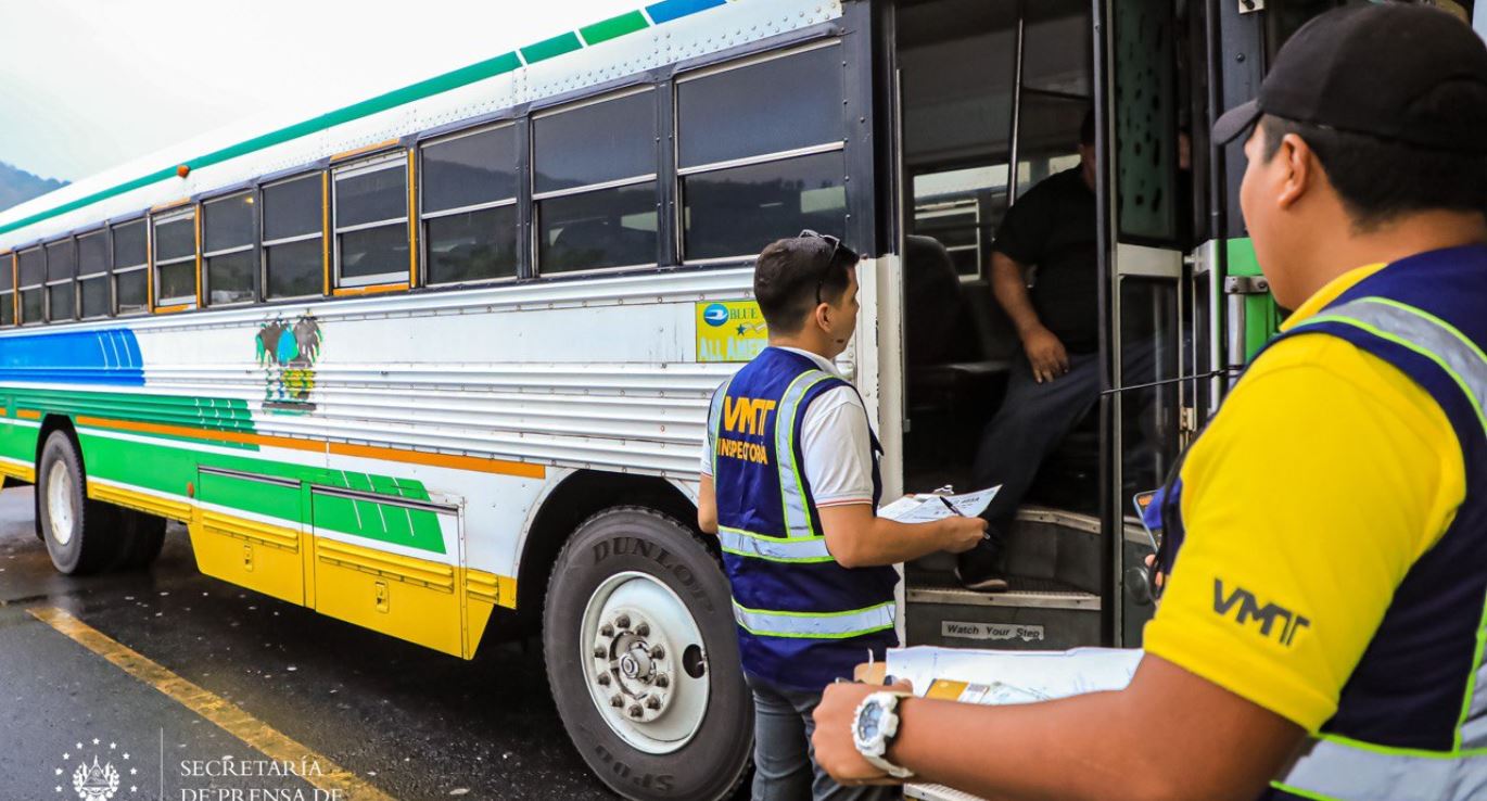 Efectúan control al transporte colectivo en terminal del Sur y sancionan a 10 motoristas esta mañana